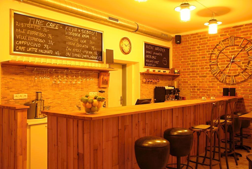 Time Cafe & Penzion Pribram Bagian luar foto